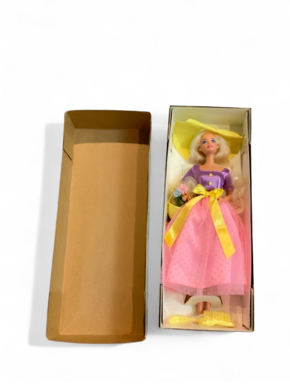 Vintage 1995 Avon Exclusive Spring Blossom Barbie Collectible Toy OS